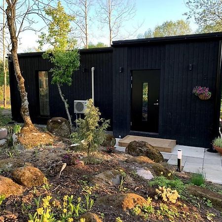 Small Cozy 3-Room House With Terrace & Large Garden Ilmandu エクステリア 写真