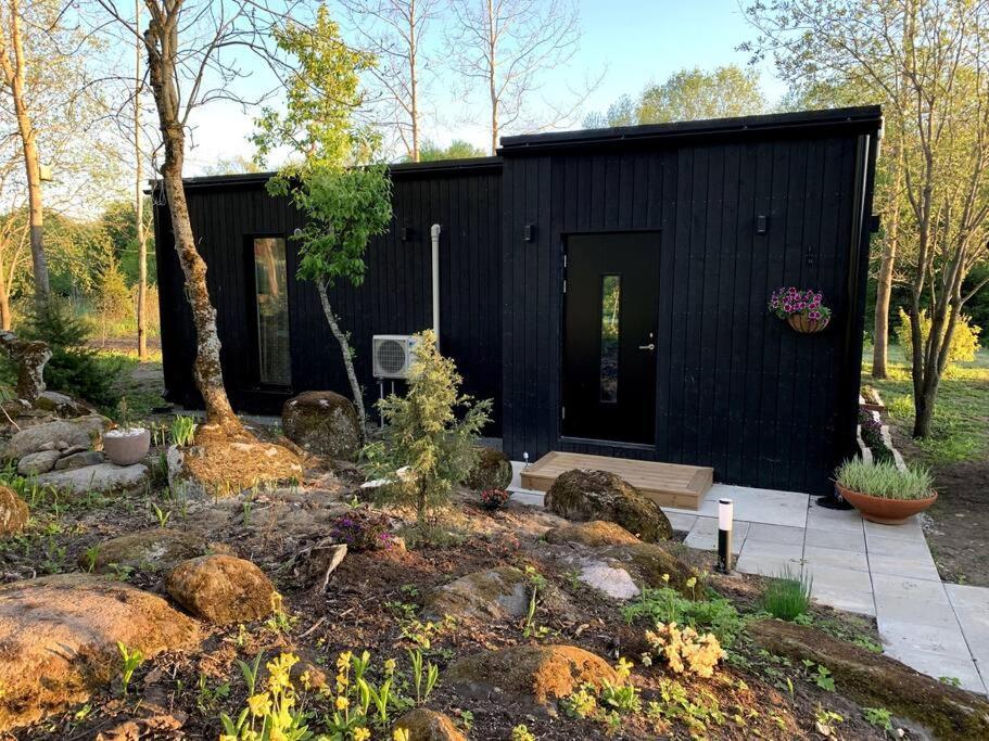 Small Cozy 3-Room House With Terrace & Large Garden Ilmandu エクステリア 写真
