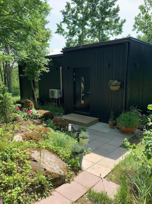 Small Cozy 3-Room House With Terrace & Large Garden Ilmandu エクステリア 写真