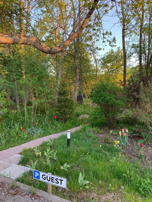 Small Cozy 3-Room House With Terrace & Large Garden Ilmandu エクステリア 写真