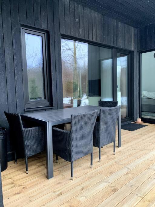 Small Cozy 3-Room House With Terrace & Large Garden Ilmandu エクステリア 写真