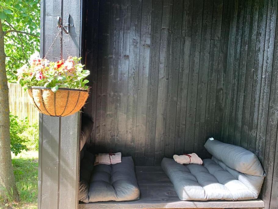 Small Cozy 3-Room House With Terrace & Large Garden Ilmandu エクステリア 写真