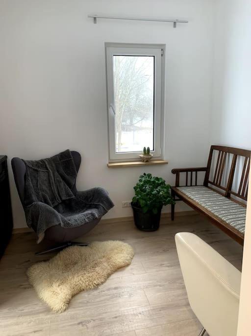 Small Cozy 3-Room House With Terrace & Large Garden Ilmandu エクステリア 写真