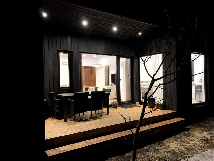 Small Cozy 3-Room House With Terrace & Large Garden Ilmandu エクステリア 写真