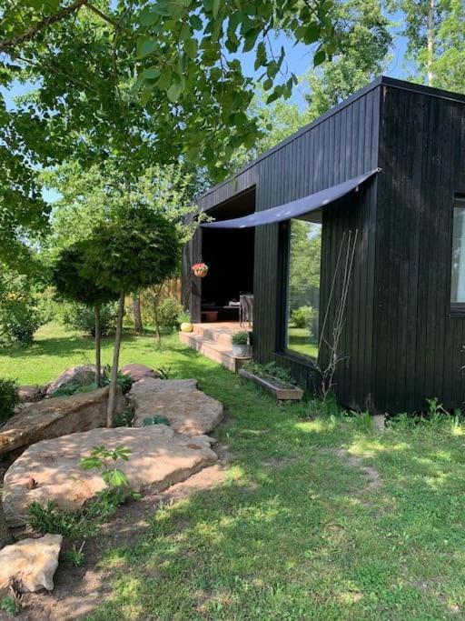 Small Cozy 3-Room House With Terrace & Large Garden Ilmandu エクステリア 写真