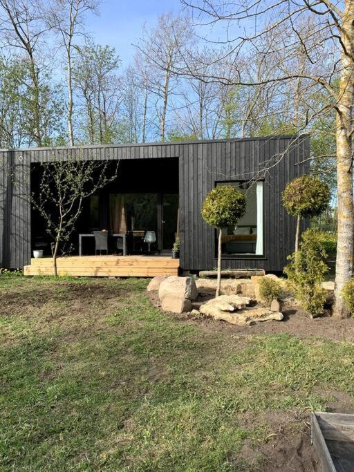 Small Cozy 3-Room House With Terrace & Large Garden Ilmandu エクステリア 写真